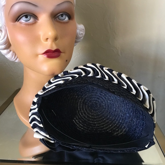 SMART 1930s\' NAVY STRAW  TOQE - INTRICATELY FOLDED NAVY AND WHITE GROSGRAIN TRIM main image 6